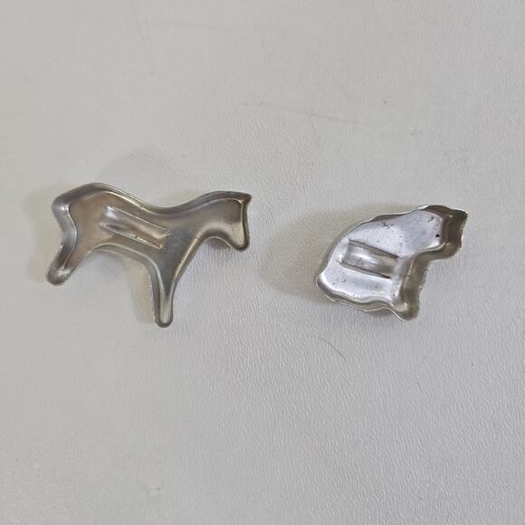 VINTAGE OLD MINIATURE COOKIE CUTTERS Cat And Horse - Picture 2 of 3
